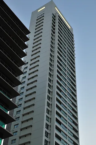 La Torre Embarcadero es una torre construida en la Ciudad de Rosario, Argentina. Tiene una altura de 112 metros y 38 pisos, y es el sexto edificio más alto de la ciudad